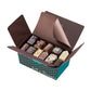 Otevřená krabička Ballotin 375g s kolem 30 ks čokoládových bonbonů. Bonbony vyrobeny z vlastního kakaa z ekvádorských plantáží. Uvnitř je široký výběr lahodných druhů čokolád doprovázený letáčkem s podrobným popisem.
